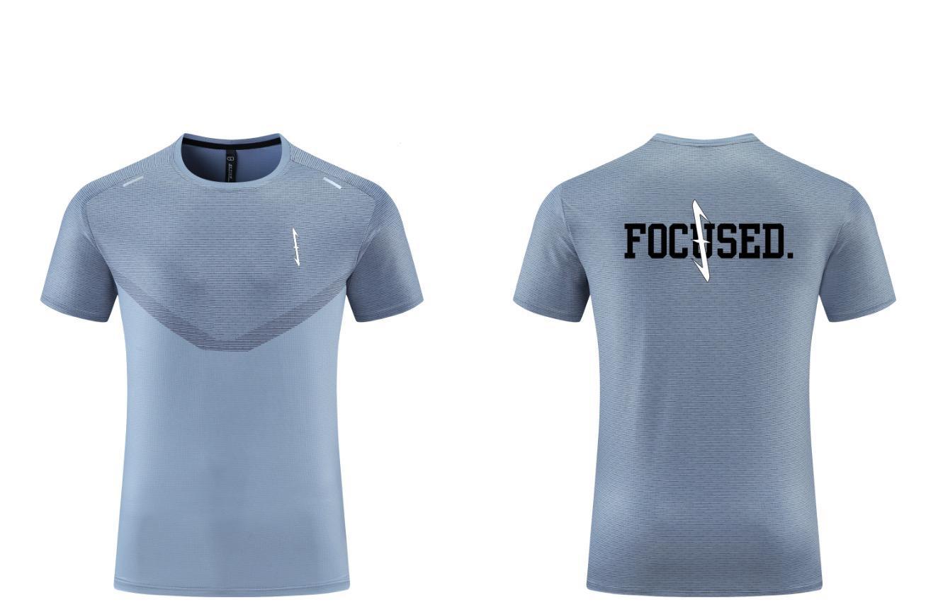 Camiseta técnica azul FOCUSED, frente y espalda