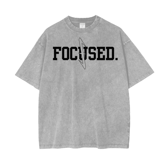 Camiseta gris lavada con logo FOCUSED. negro